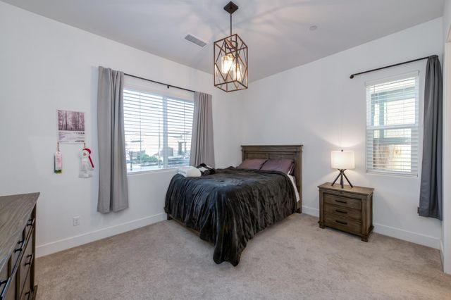 1042 Beaver Pond Loop, Madera, CA 93636