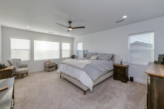 1042 Beaver Pond Loop, Madera, CA 93636