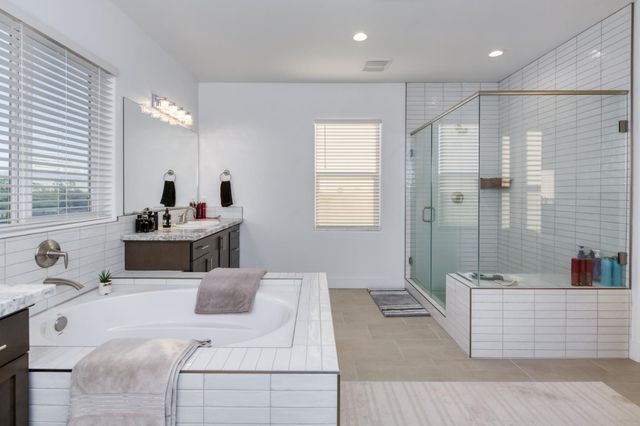 1042 Beaver Pond Loop, Madera, CA 93636