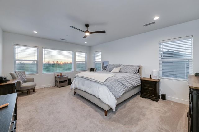 1042 Beaver Pond Loop, Madera, CA 93636