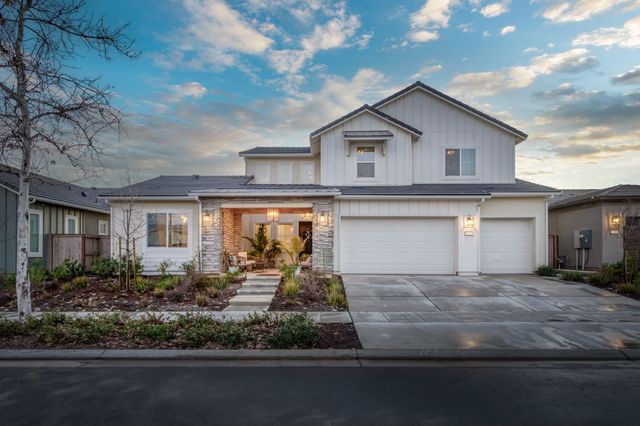 1042 Beaver Pond Loop, Madera, CA 93636