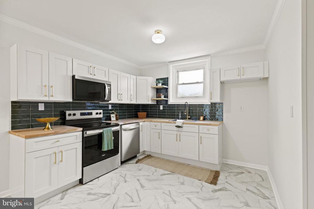 106 1ST AVE, Lincoln University, PA 19352