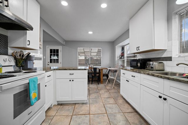 2302 Memorial Pkwy, Portland, TX 78374