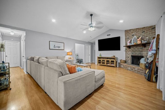 2302 Memorial Pkwy, Portland, TX 78374