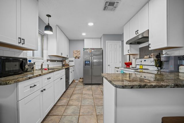2302 Memorial Pkwy, Portland, TX 78374