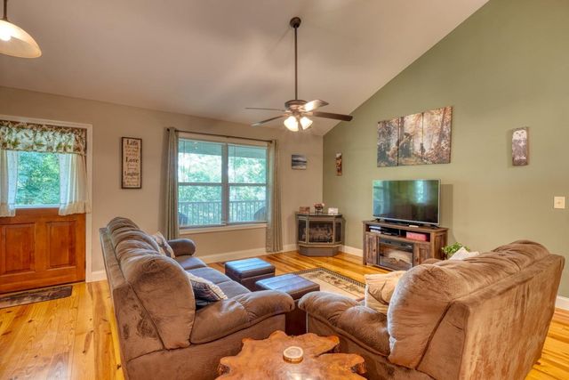 2270 Valley View Drive, Hiawassee, GA 30546