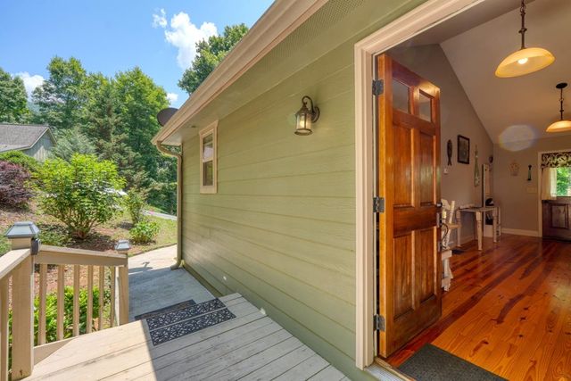 2270 Valley View Drive, Hiawassee, GA 30546