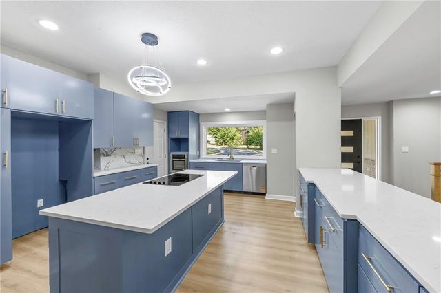 7019 W 69th Terrace, Overland Park, KS 66204