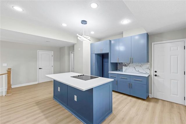 7019 W 69th Terrace, Overland Park, KS 66204