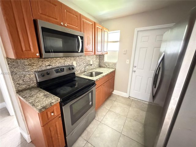 4680 SW 33rd Avenue 16, Dania Beach, FL 33312