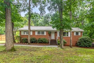 1623 Lumarka Drive, Charlotte, NC 28212