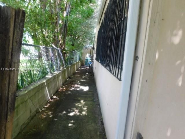 424 NE 72nd St, Miami, FL 33138