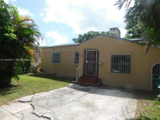 424 NE 72nd St, Miami, FL 33138