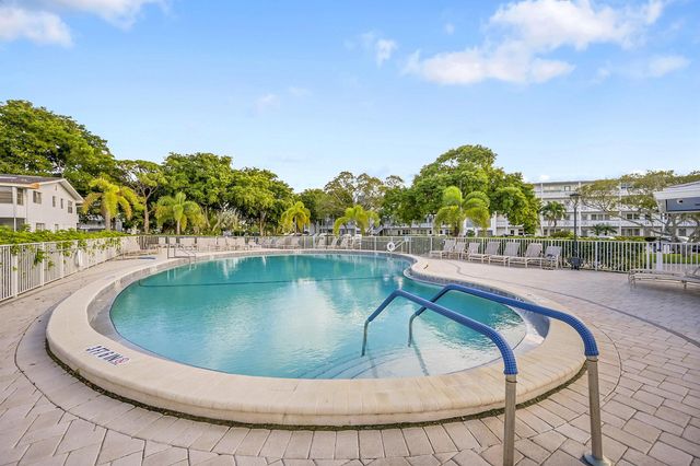 371 Durham L Circle, Deerfield Beach, FL 33442