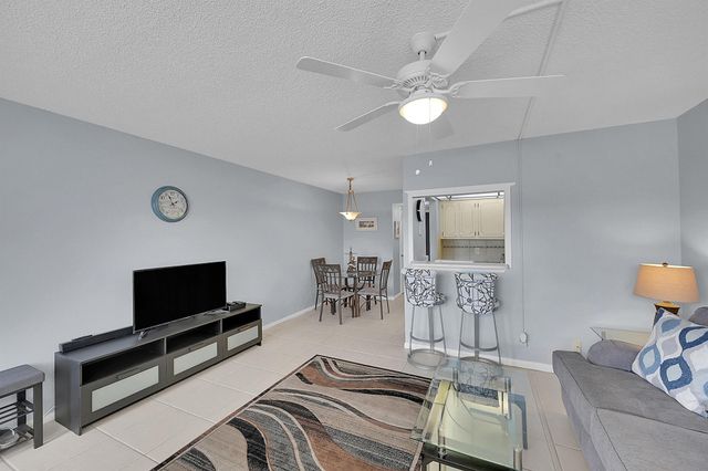 371 Durham L Circle, Deerfield Beach, FL 33442