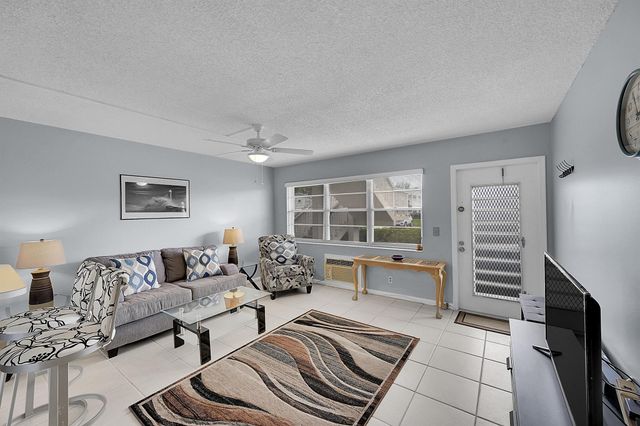 371 Durham L Circle, Deerfield Beach, FL 33442