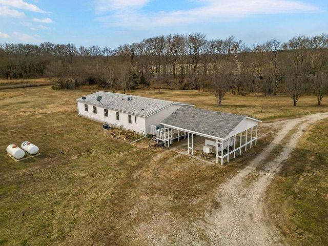 2715 Kelly Road, Mapleton, KS 66754