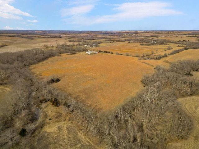 2715 Kelly Road, Mapleton, KS 66754