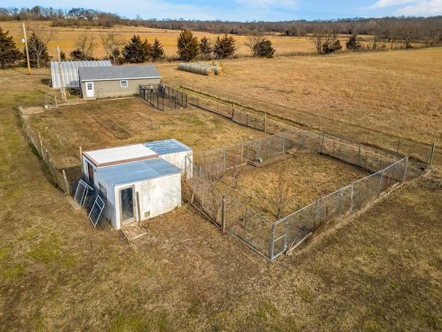 2715 Kelly Road, Mapleton, KS 66754