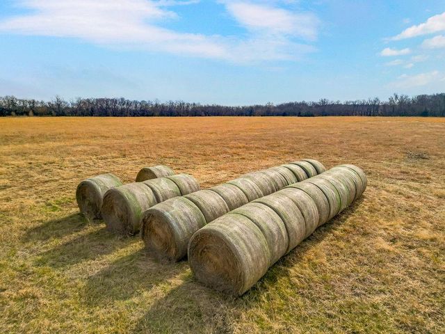 2715 Kelly Road, Mapleton, KS 66754