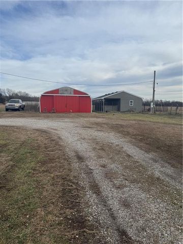 2715 Kelly Road, Mapleton, KS 66754