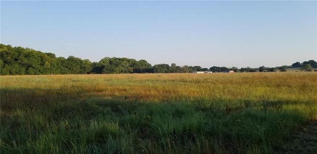 2715 Kelly Road, Mapleton, KS 66754