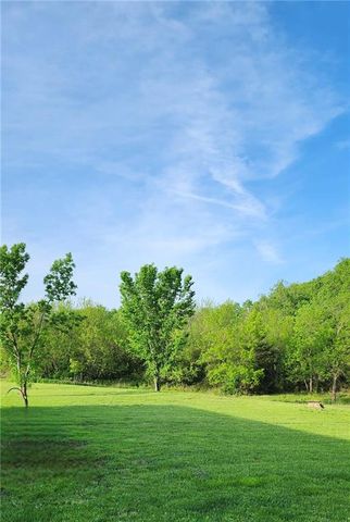 2715 Kelly Road, Mapleton, KS 66754