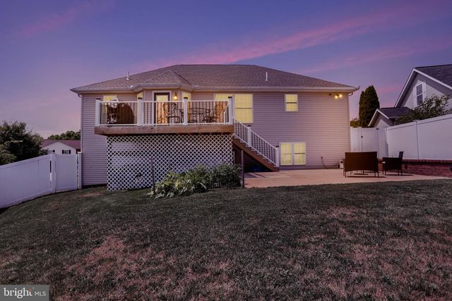 415 CLOVER ST, Etters, PA 17319