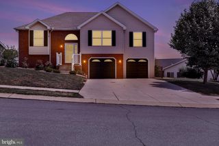 415 CLOVER ST, Etters, PA 17319