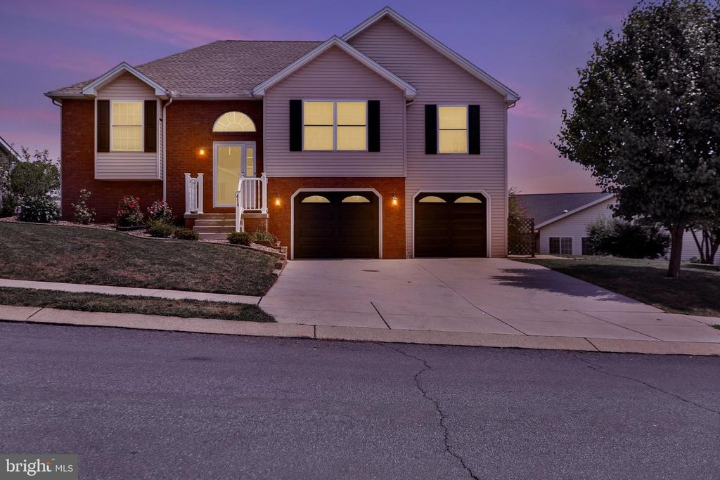 415 CLOVER ST, Etters, PA 17319
