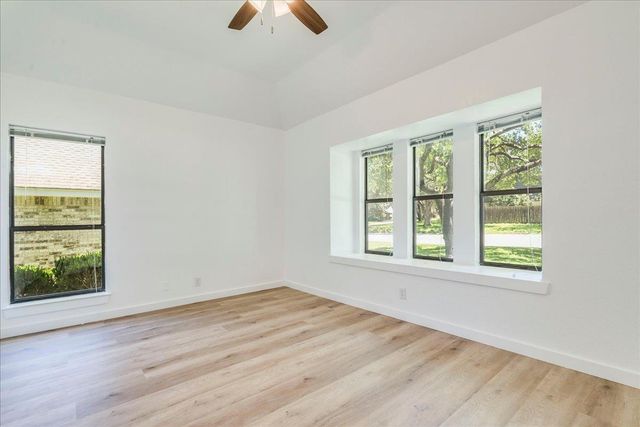 2132 Northcrest DR, New Braunfels, TX 78130