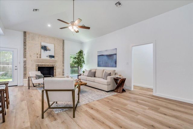 2132 Northcrest DR, New Braunfels, TX 78130