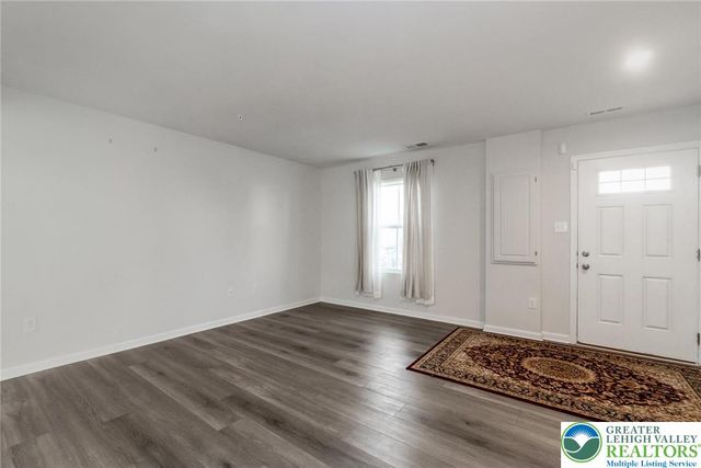 2142 Cross Country Road, Northampton Boro, PA 18067