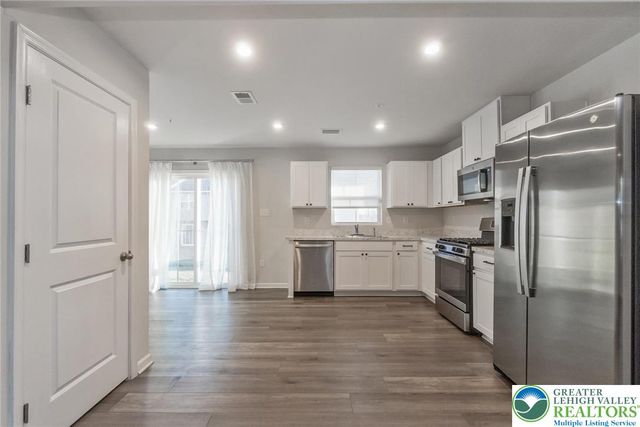 2142 Cross Country Road, Northampton Boro, PA 18067