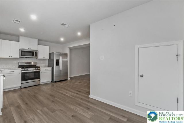 2142 Cross Country Road, Northampton Boro, PA 18067