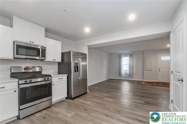 2142 Cross Country Road, Northampton Boro, PA 18067