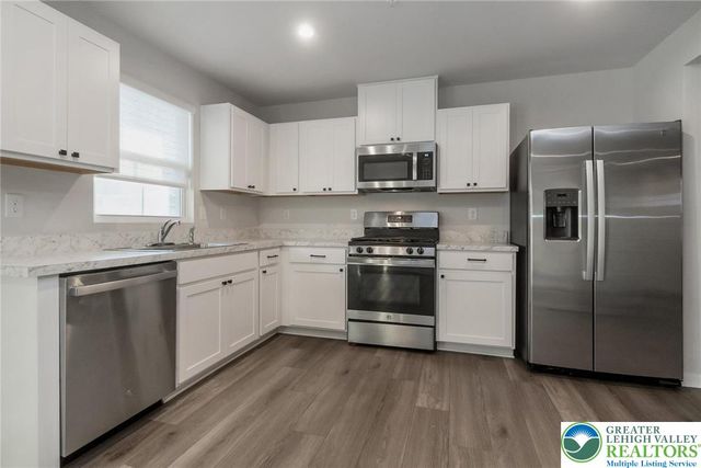 2142 Cross Country Road, Northampton Boro, PA 18067