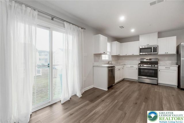 2142 Cross Country Road, Northampton Boro, PA 18067