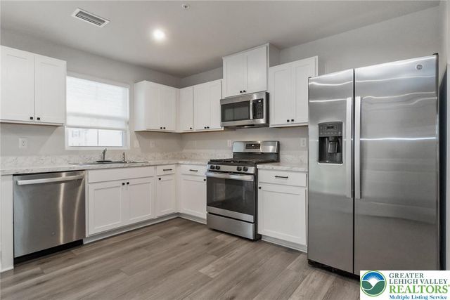 2142 Cross Country Road, Northampton Boro, PA 18067