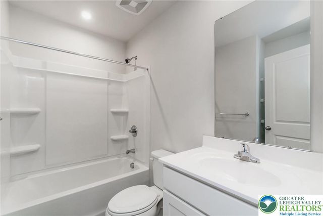 2142 Cross Country Road, Northampton Boro, PA 18067