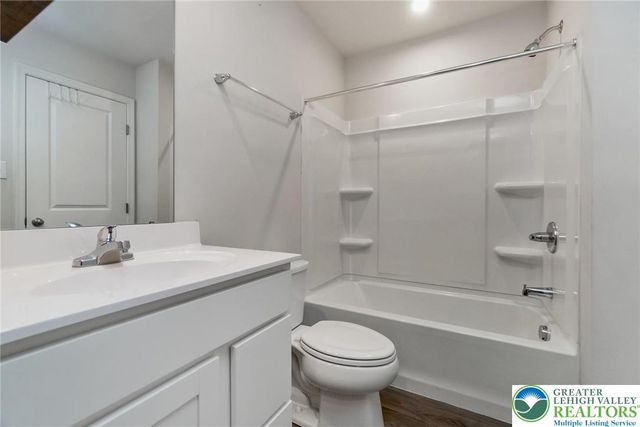 2142 Cross Country Road, Northampton Boro, PA 18067