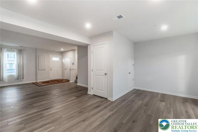 2142 Cross Country Road, Northampton Boro, PA 18067