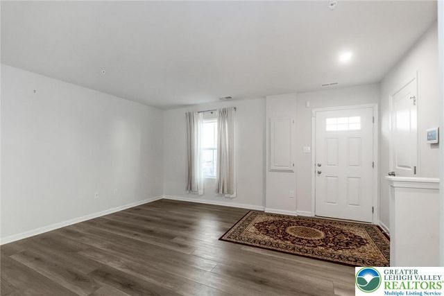 2142 Cross Country Road, Northampton Boro, PA 18067