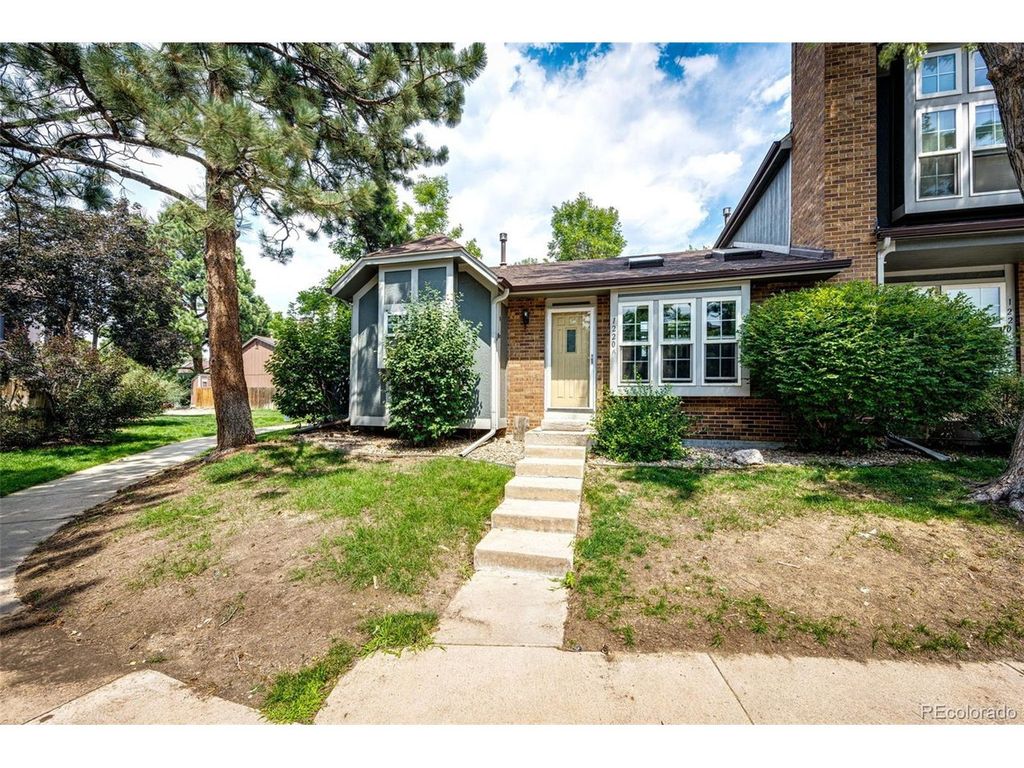 1220 S Flower Cir A, Lakewood, CO 80232