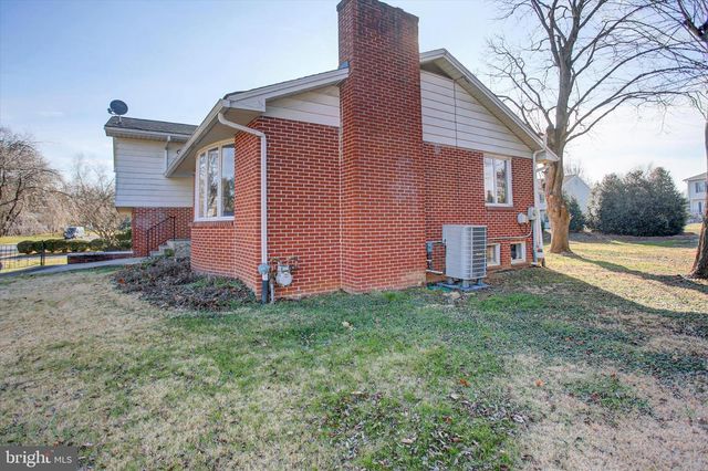 970 LEIDIG DR, Chambersburg, PA 17201