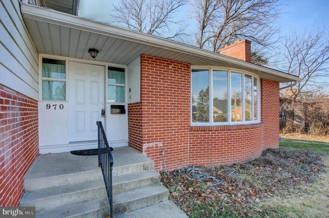 970 LEIDIG DR, Chambersburg, PA 17201