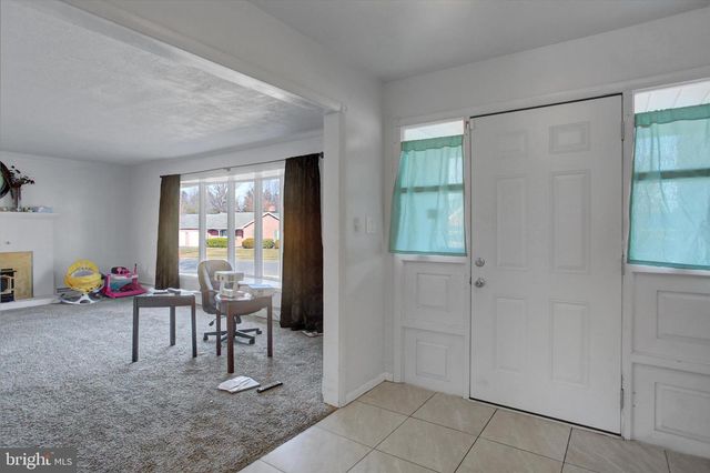 970 LEIDIG DR, Chambersburg, PA 17201