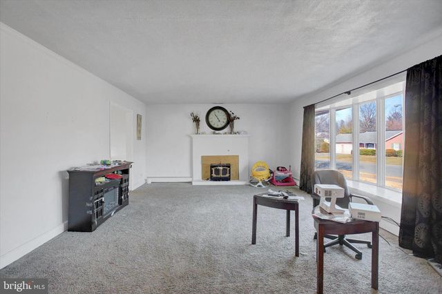 970 LEIDIG DR, Chambersburg, PA 17201