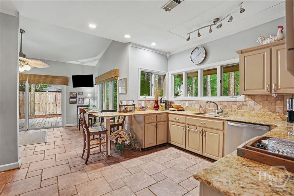 Image 7 of property listing at 7 Noble Jones Lane, Savannah, GA 31411