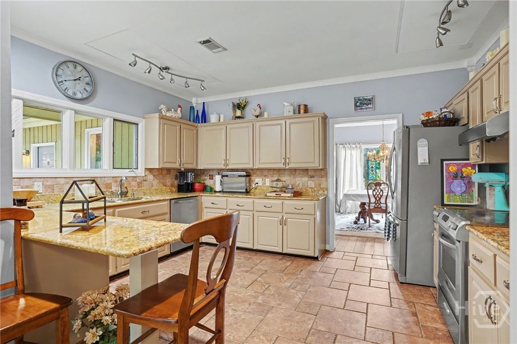 Image 9 of property listing at 7 Noble Jones Lane, Savannah, GA 31411
